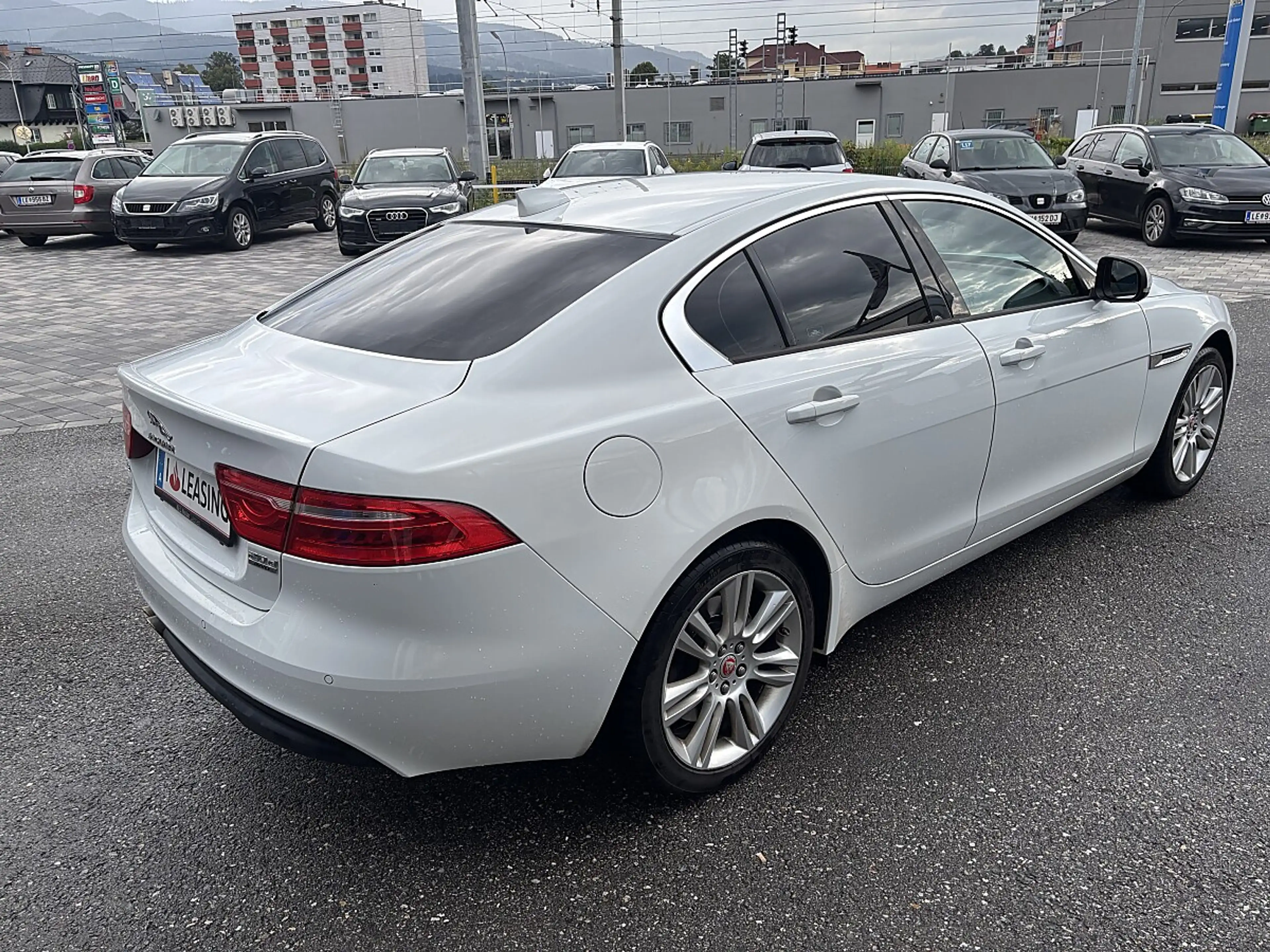 Jaguar XE 20d Pure AWD Aut.*PDC*Sitzheiz.*Xenon*Pickerl 0... — photo 6