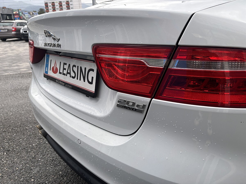 Jaguar XE 20d Pure AWD Aut.*PDC*Sitzheiz.*Xenon*Pickerl 0... — photo 7