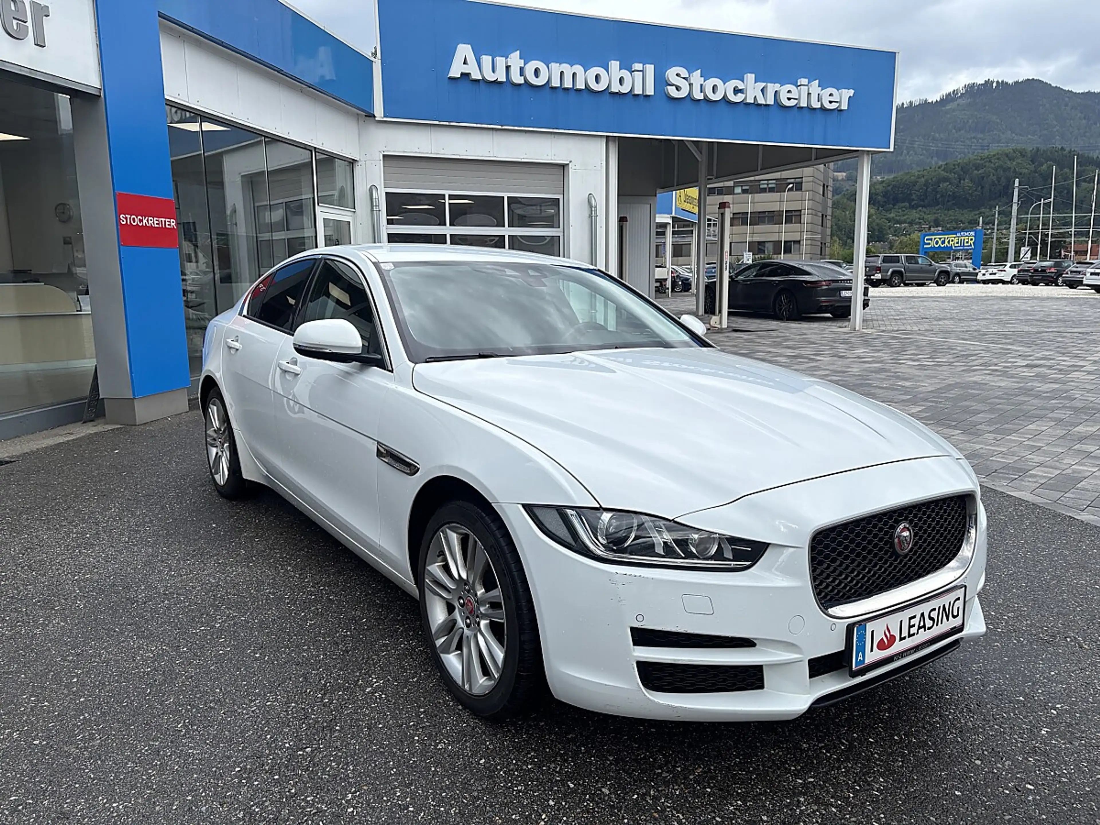 Jaguar XE 20d Pure AWD Aut.*PDC*Sitzheiz.*Xenon*Pickerl 0... — photo 3