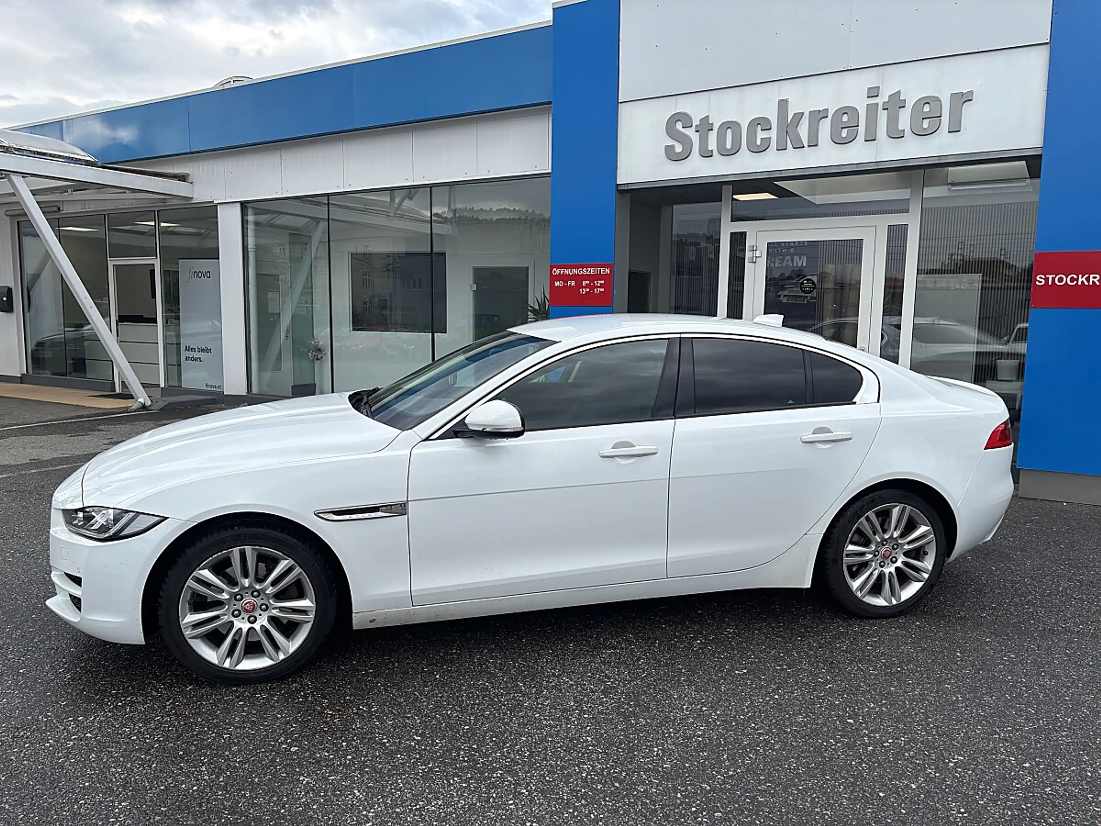 Jaguar XE 20d Pure AWD Aut.*PDC*Sitzheiz.*Xenon*Pickerl 0... — photo 2