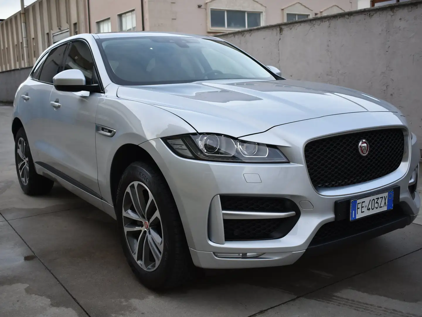 Jaguar F-Pace F-Pace  2.0d R-Sport awd 180cv auto Argento - 1