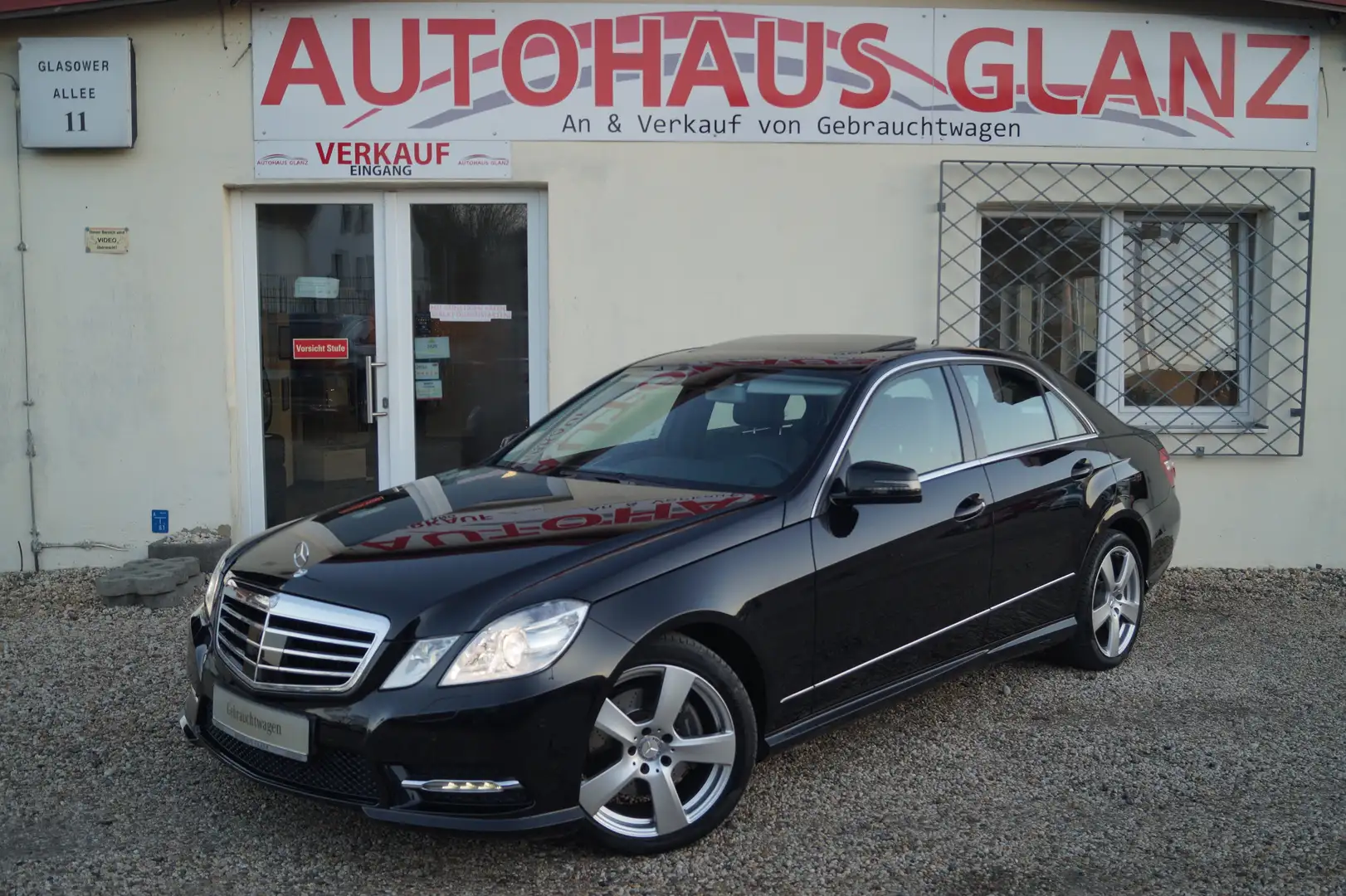 Mercedes-Benz E 220 E 220 CDI BlueEfficiency 2.HD*65tkm Schwarz - 1