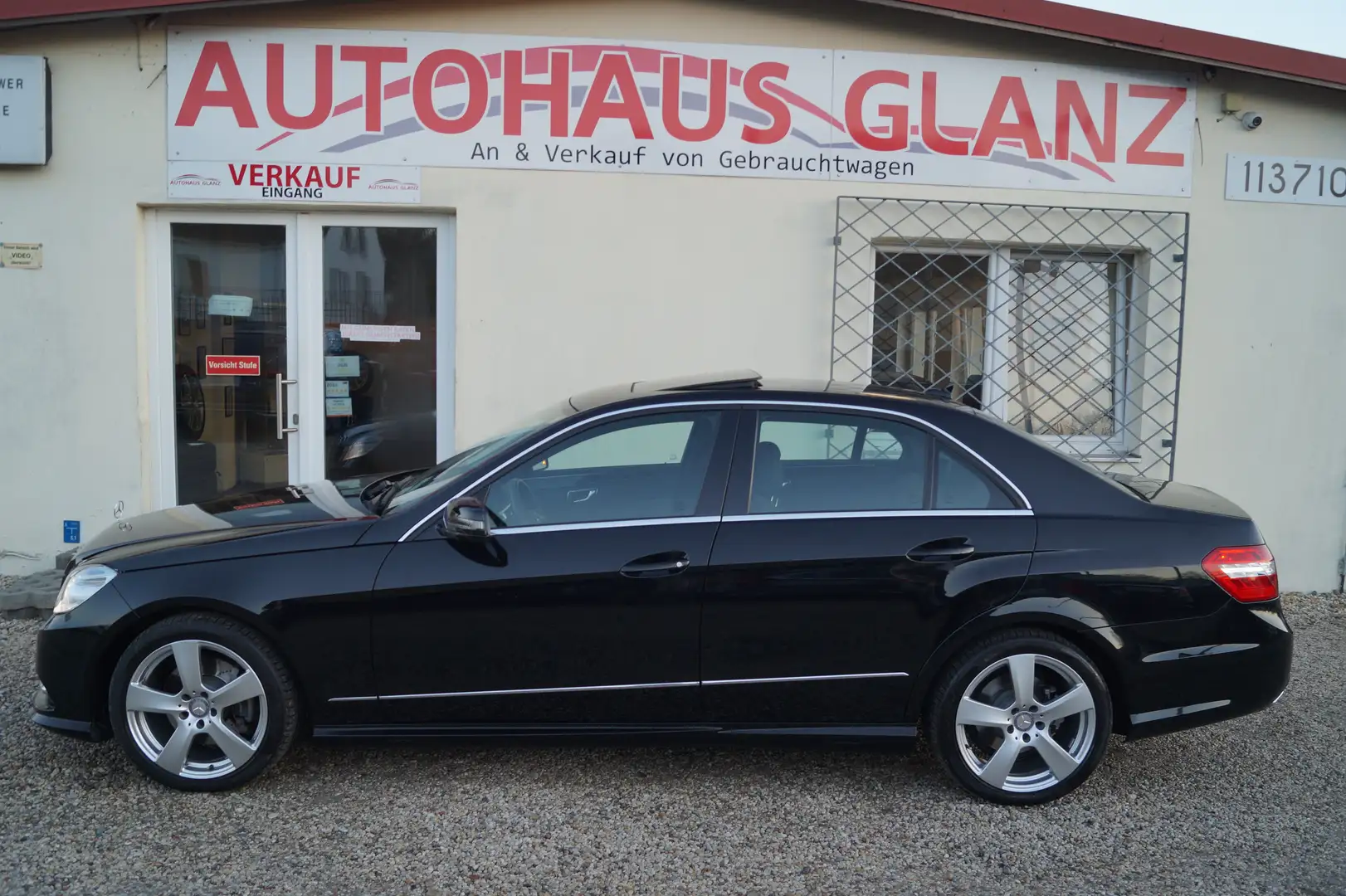 Mercedes-Benz E 220 E 220 CDI BlueEfficiency 2.HD*65tkm Schwarz - 2