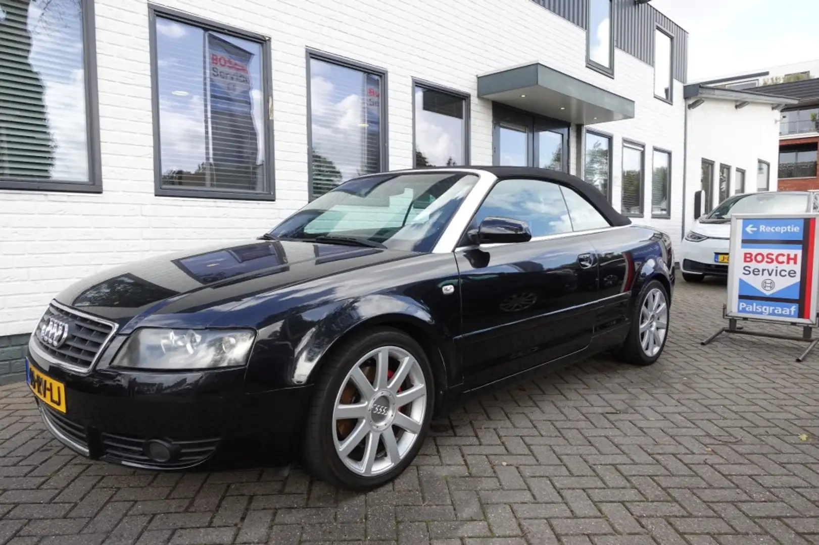 Audi A4 2.4 V6 EXCLUSIVE 6 cil YOUNG TIMER Zwart - 1