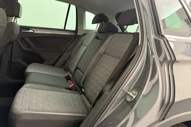 Volkswagen Tiguan view 19