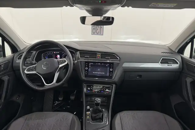Volkswagen Tiguan view 12