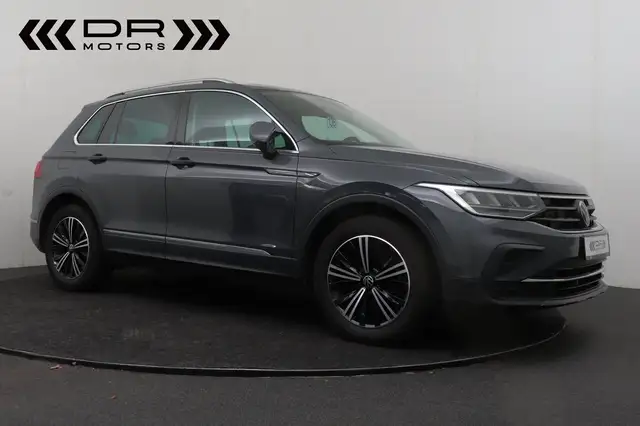 Volkswagen Tiguan view 2