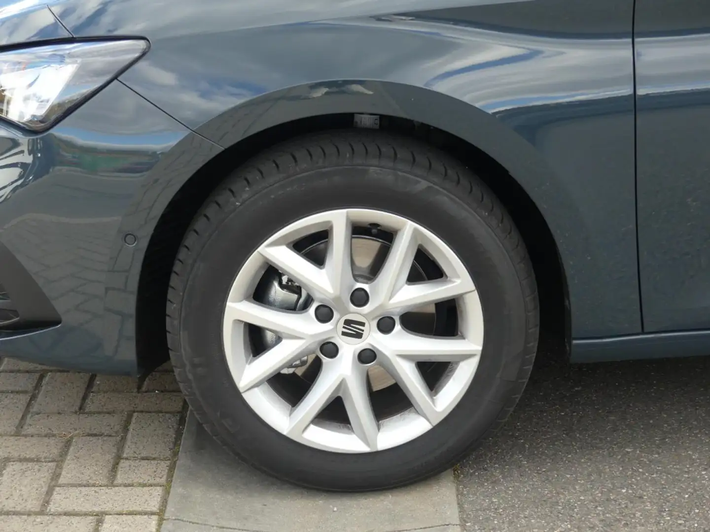 SEAT Leon Road Edition eTSI DSG Rückfahrkamera SHZ Klima Blau - 2