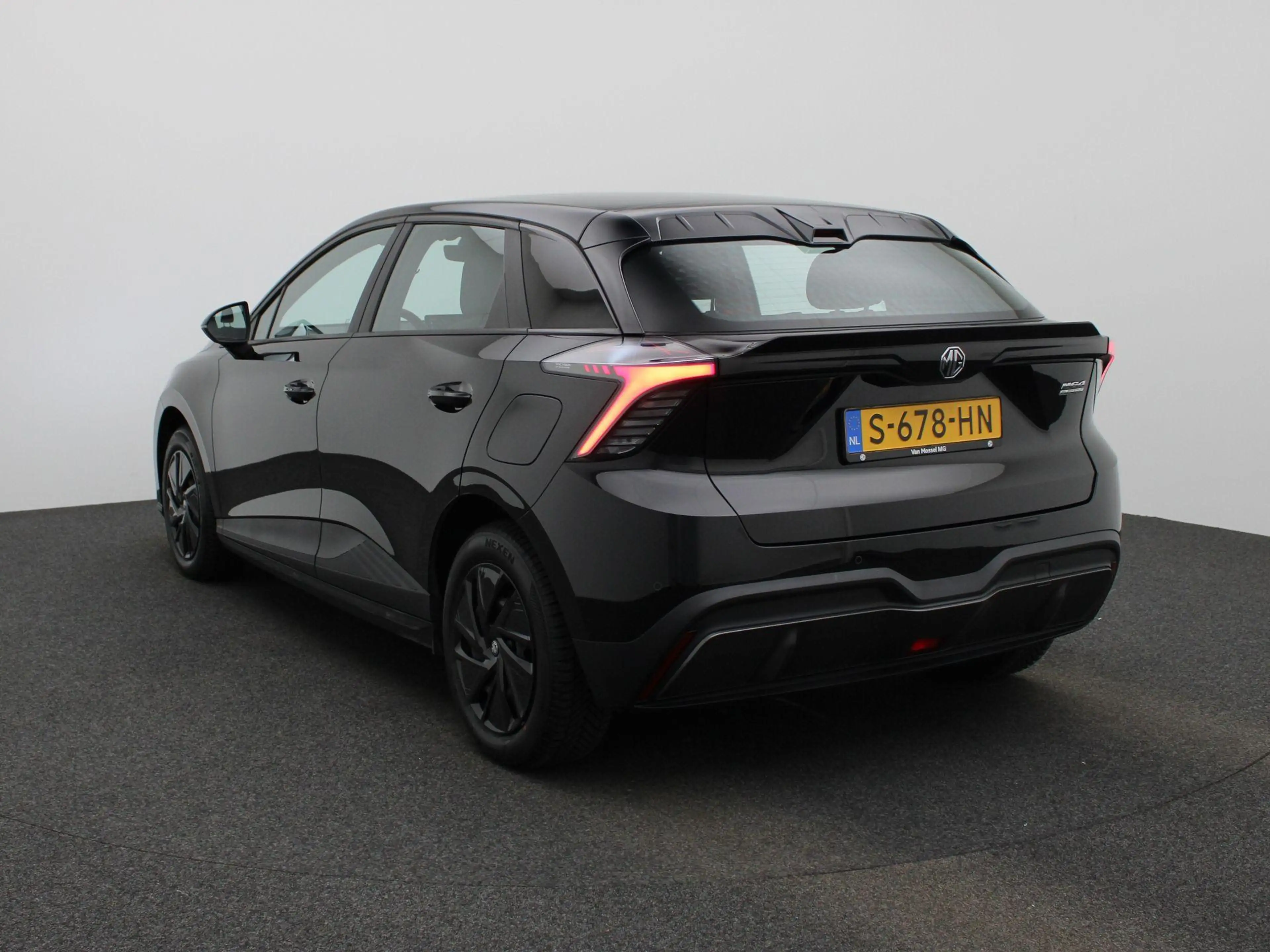 MG MG4 Standard 51 kWh | Apple Carplay/Android Auto | Led — photo 2