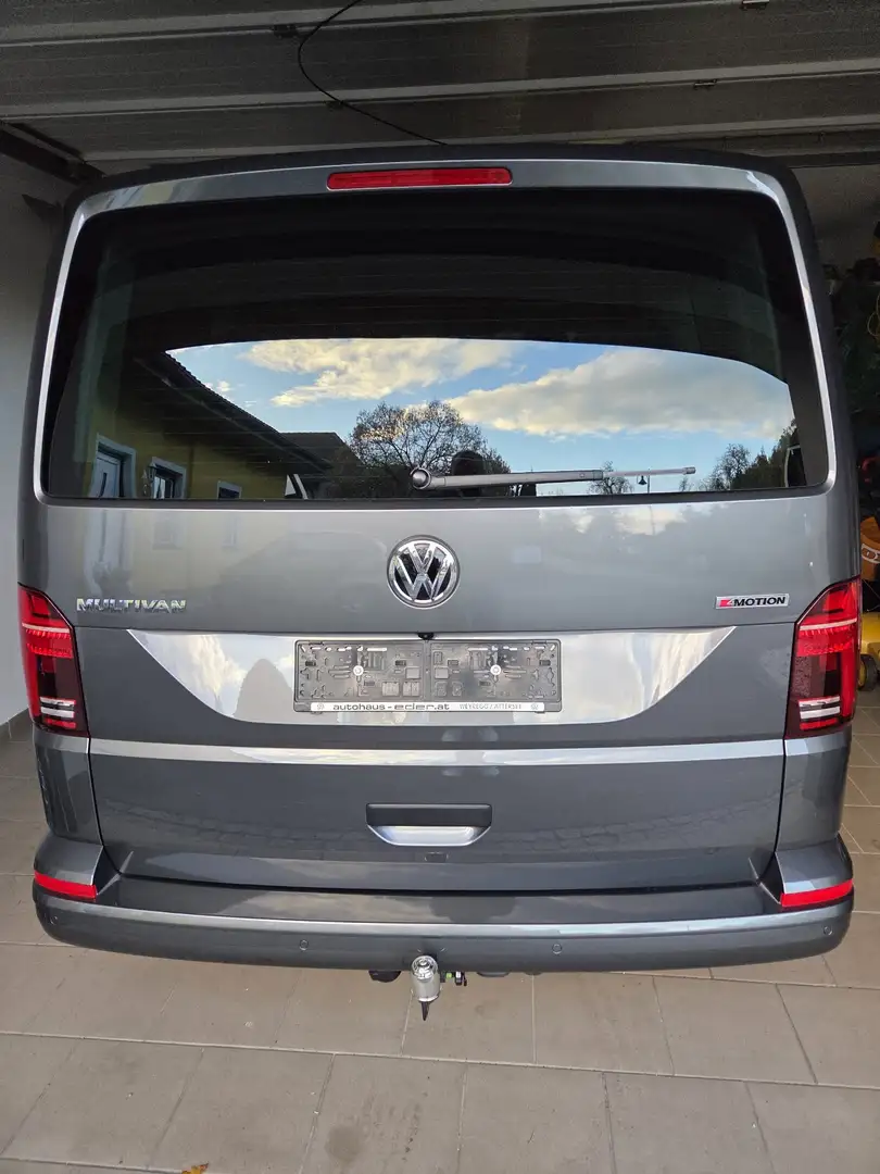 Volkswagen T6.1 Multivan Trendline Grau - 2