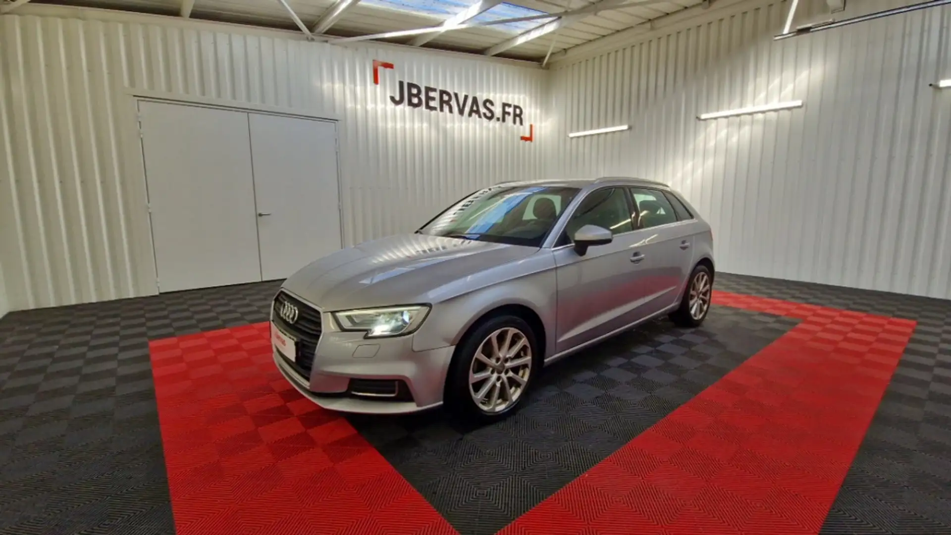 Audi A3 30 TFSI DESIGN - 1