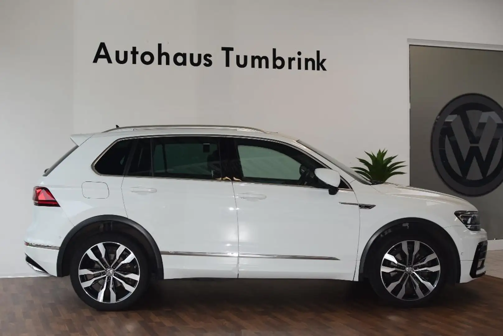 Volkswagen Tiguan R-Line TDI DSG Pano AHK Blanc - 2