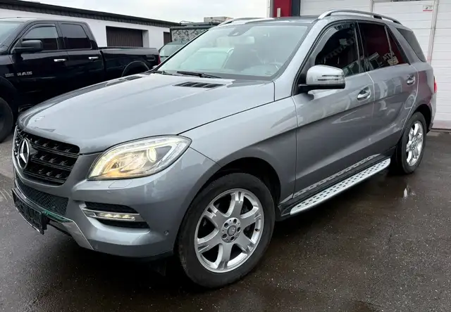 Mercedes-Benz ML 350 CDI BlueTec Ahk/Leder/Navi/Shd