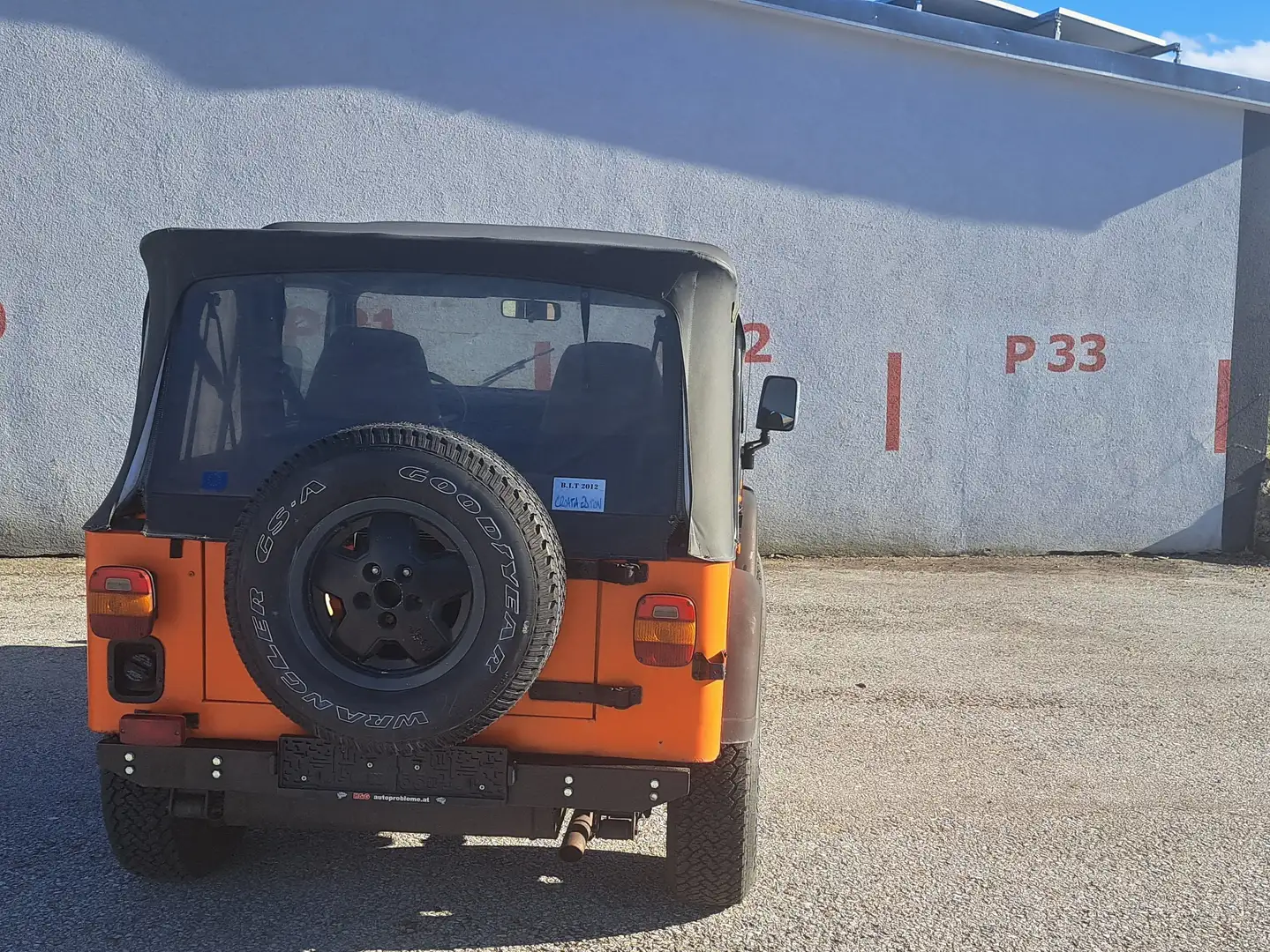 Jeep Wrangler 2,5 narančasta - 2