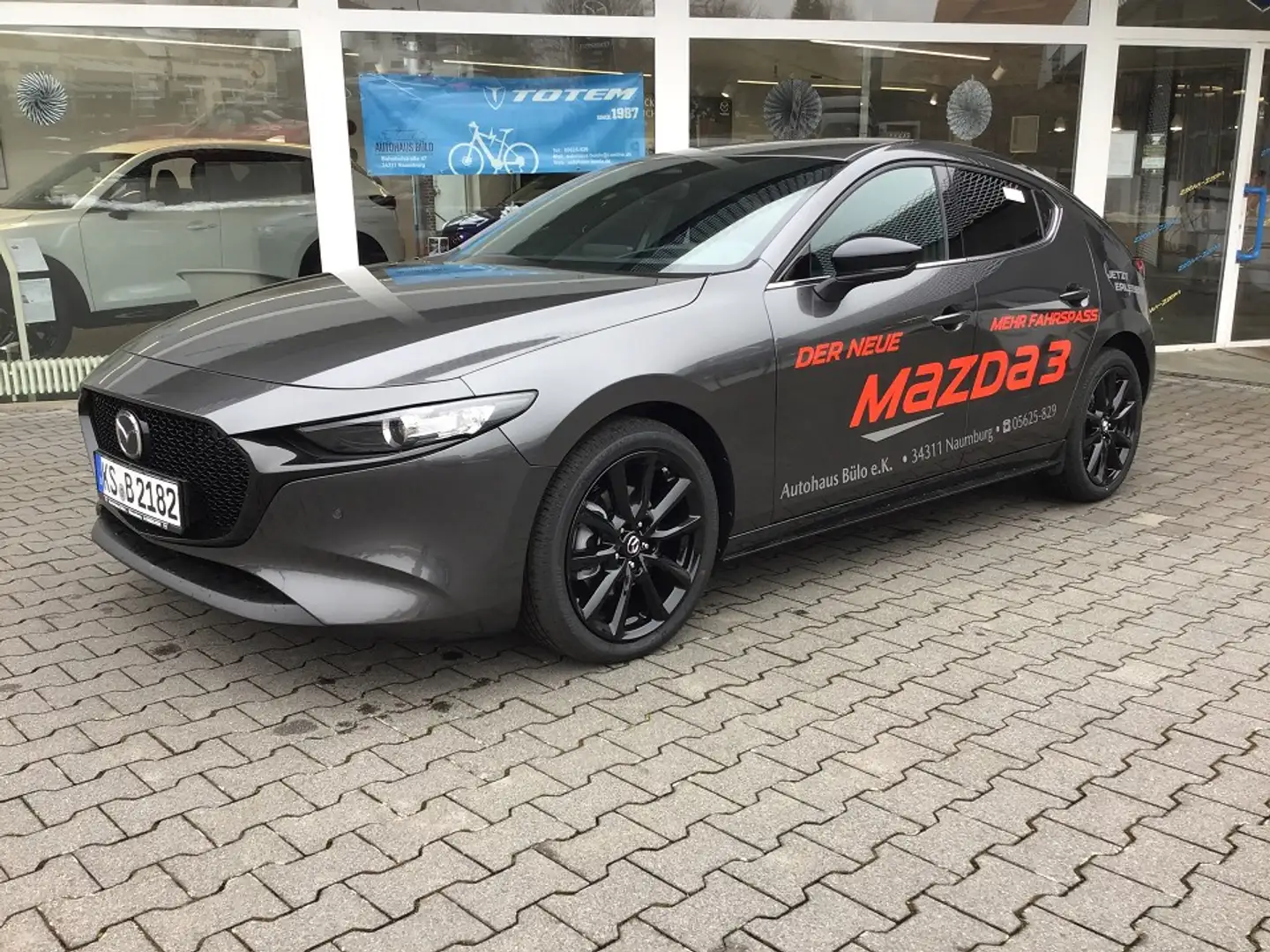 Mazda 3 2.5L e-SKYACTIV G 140ps e-skyactive Šedá - 1