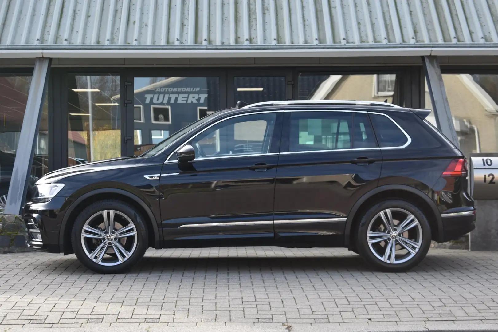 Volkswagen Tiguan 1.5 TSI ACT R-Line | LEDER | PANO | CAMERA | VIRTU Noir - 2
