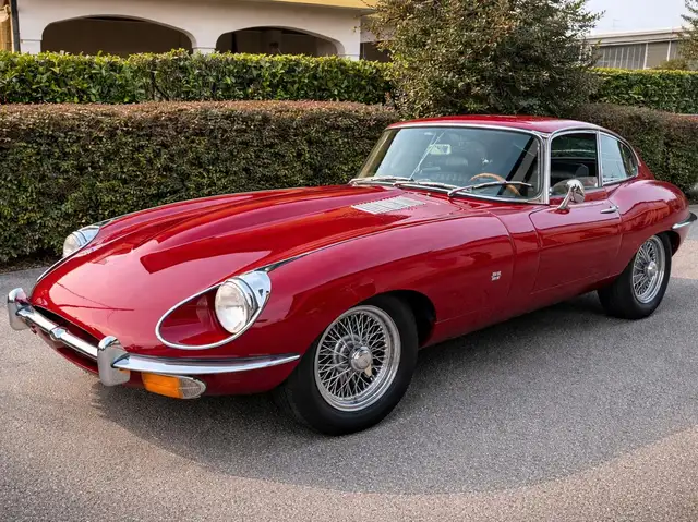 Jaguar E-Type Series 2 4.2 litri coupé (Fixed Head Coupé)
