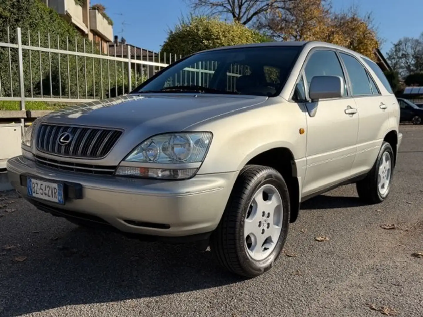 Lexus RX 300 RX300 Executive autom. 4x4 Stříbrná - 1