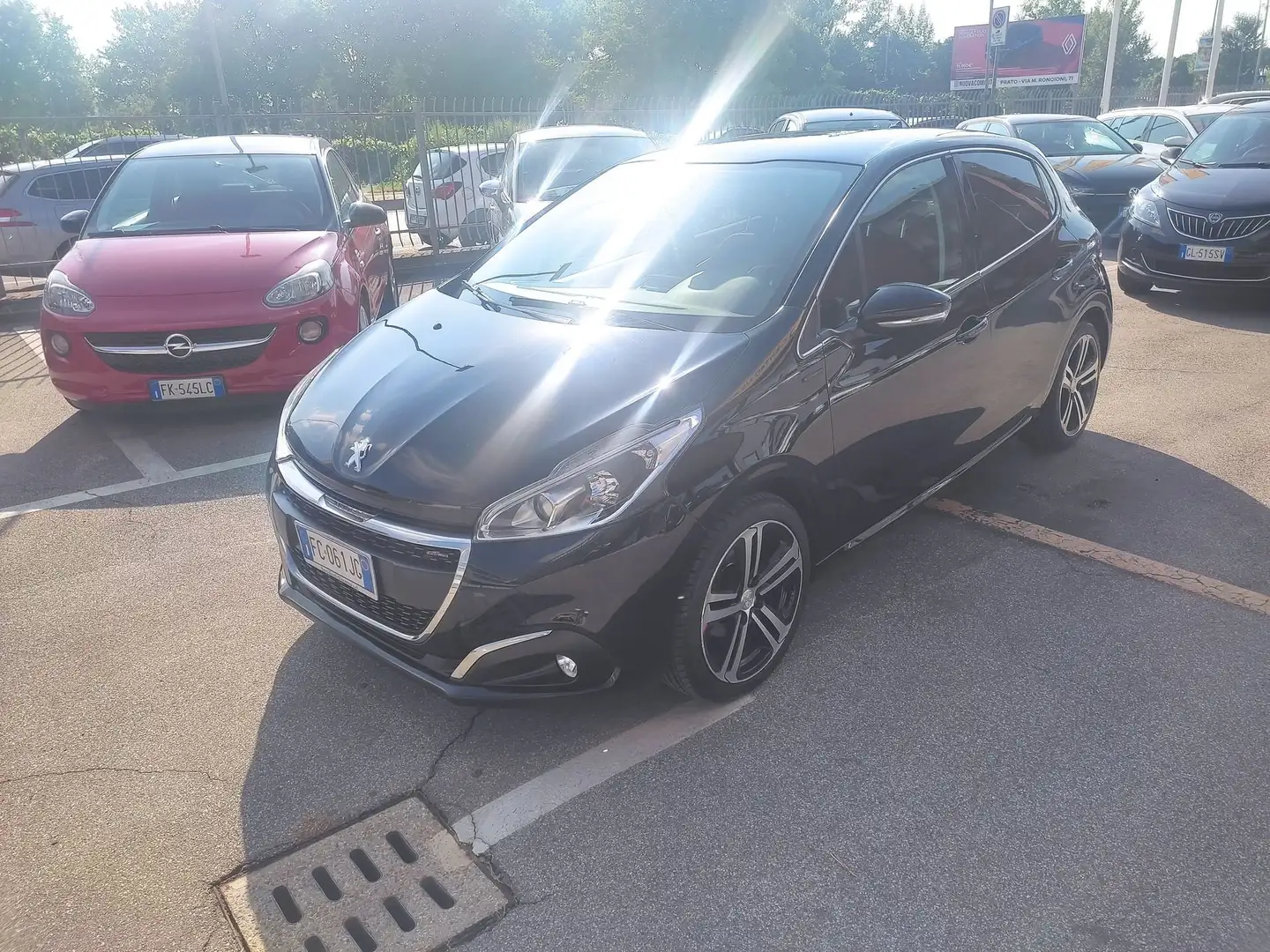 Peugeot 208 1.2 PureTech Turbo 110 CV Stop&Start 5 porte GT L Nero - 2