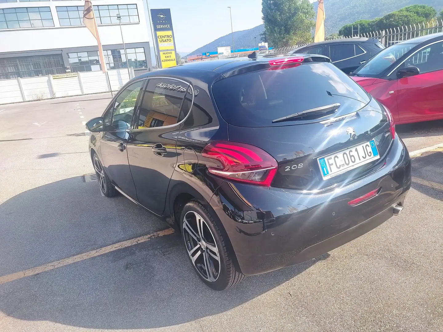 Peugeot 208 1.2 PureTech Turbo 110 CV Stop&Start 5 porte GT L Zwart - 1
