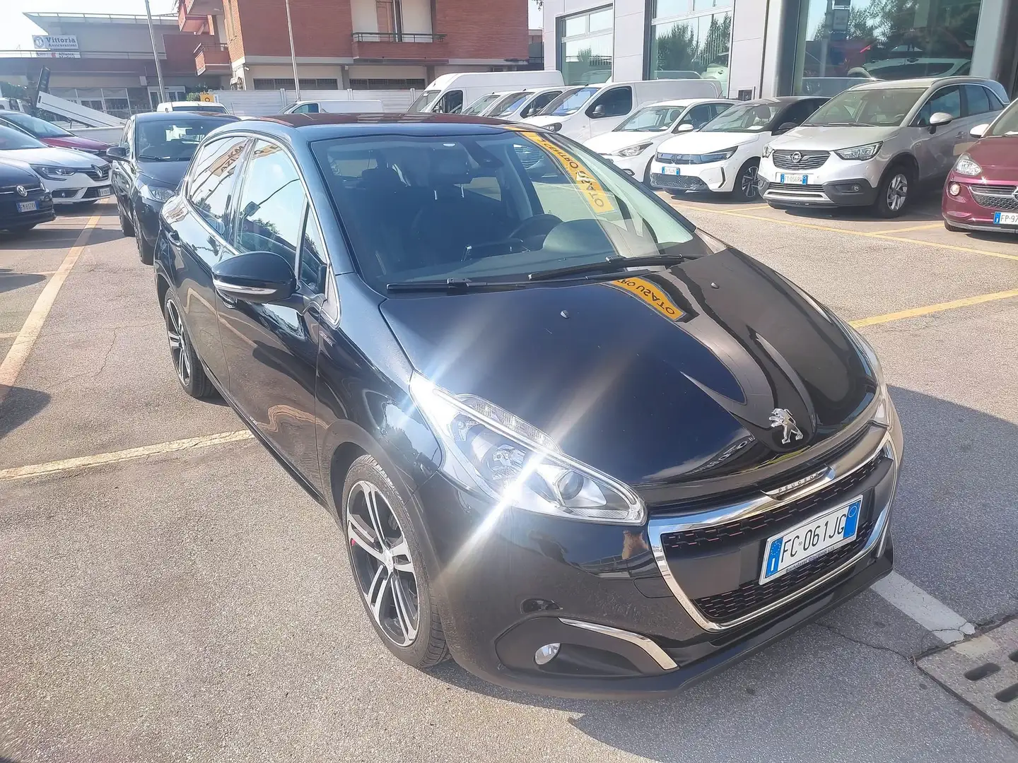 Peugeot 208 1.2 PureTech Turbo 110 CV Stop&Start 5 porte GT L Nero - 1
