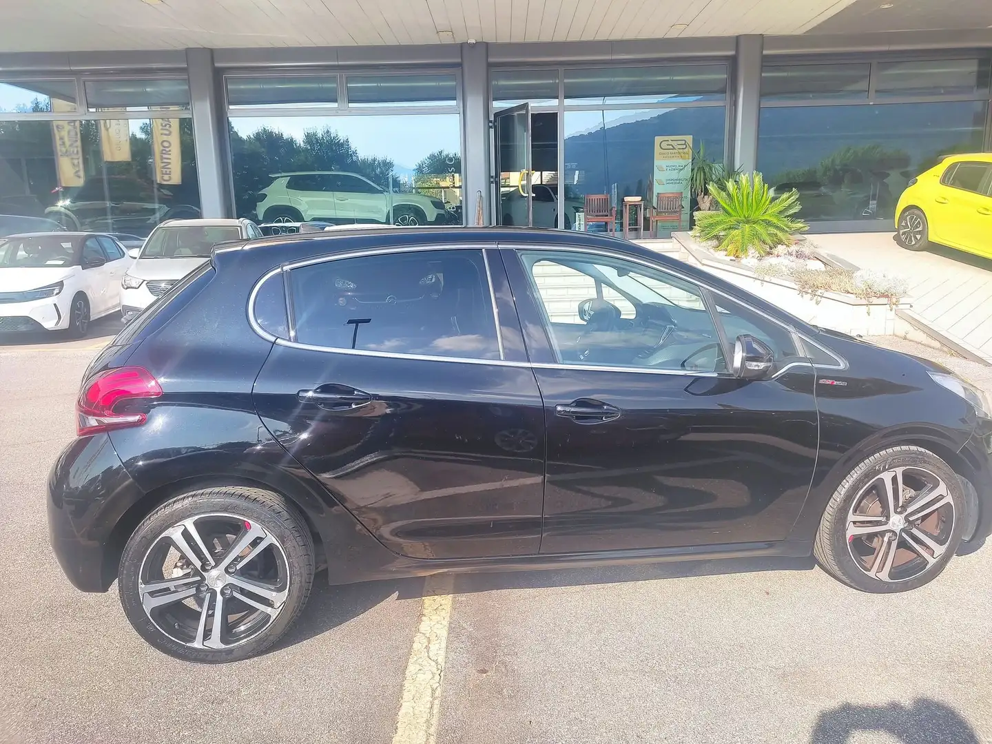 Peugeot 208 1.2 PureTech Turbo 110 CV Stop&Start 5 porte GT L Zwart - 2