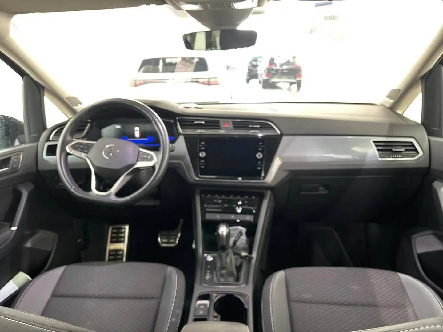 Volkswagen Touran Comfortline BMT/Start-Stop **7 SITZE** KLIMAAUTO PDC APP NAVI Grau - 2