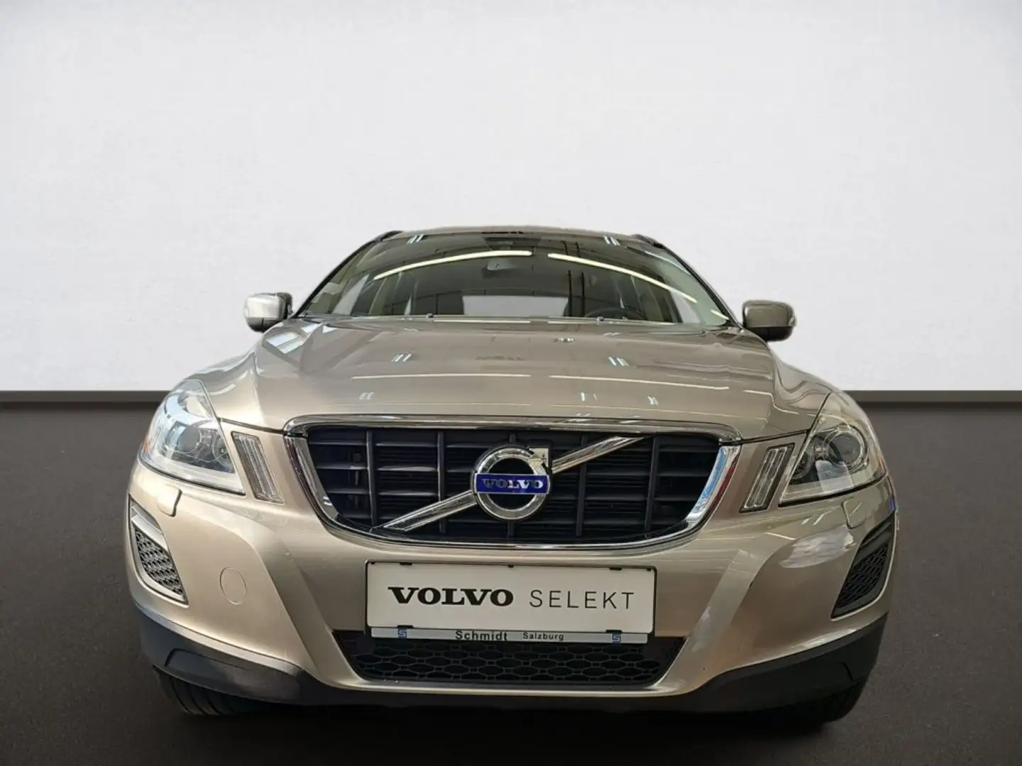 Volvo XC60 D3 Momentum Grau - 2