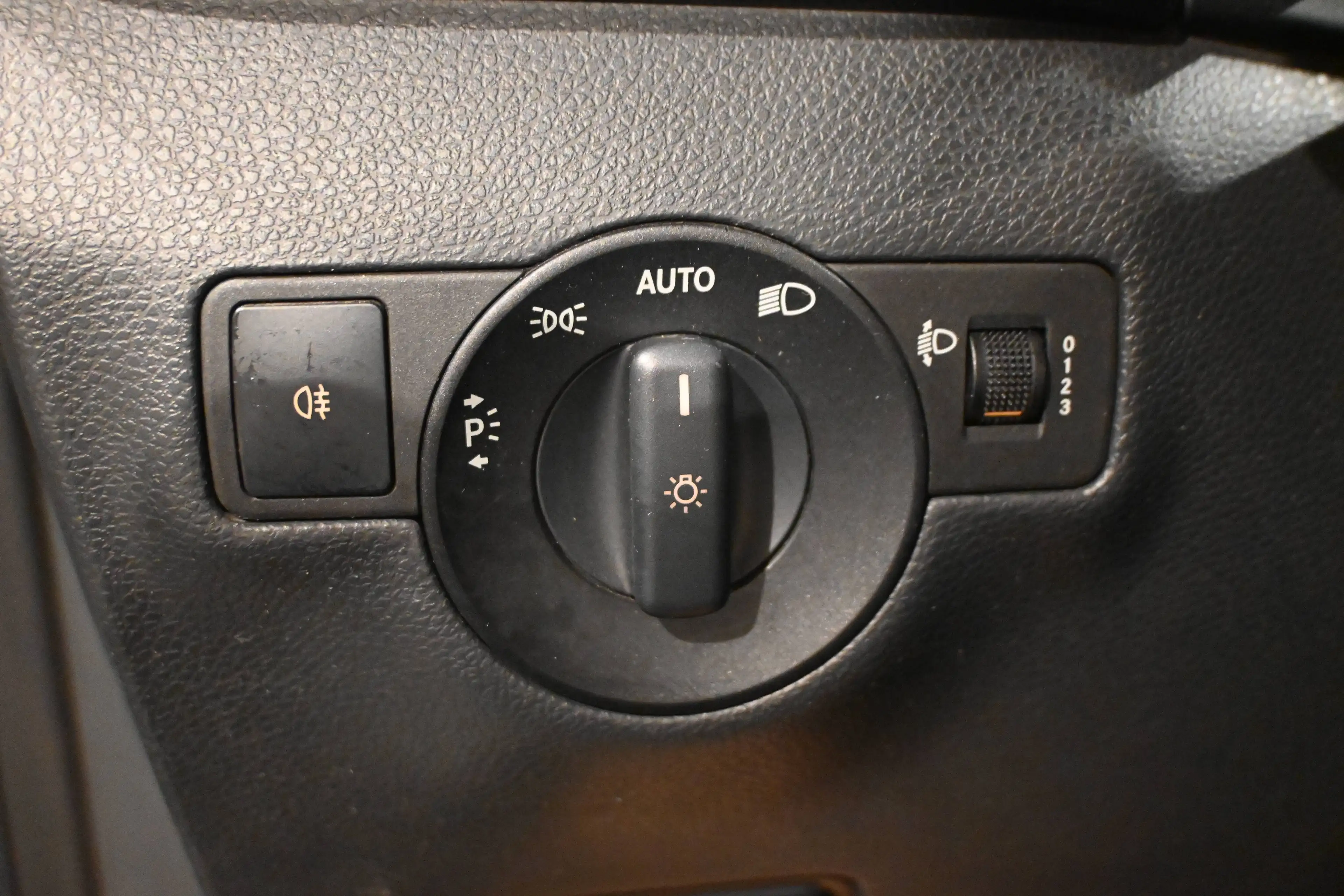 Mercedes-Benz B 180 B 180 FACELIFT EURO 6 / ESSENCE / GPS NAVIGATION / BLUETOOTH / PDC !! — photo 12