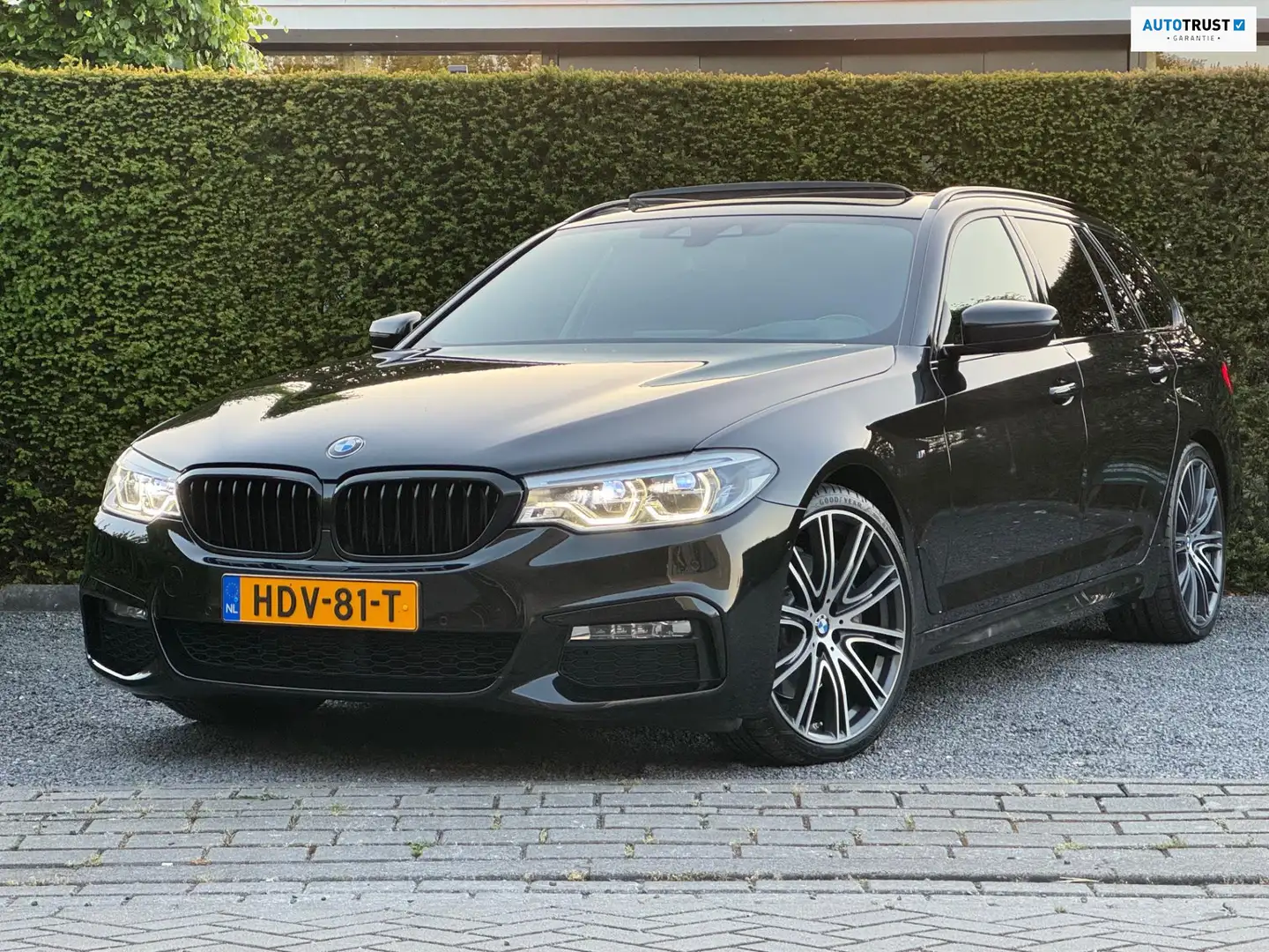 BMW 530 5-serie Touring 530d xDrive Executive *GARANTIE* R Zwart - 1