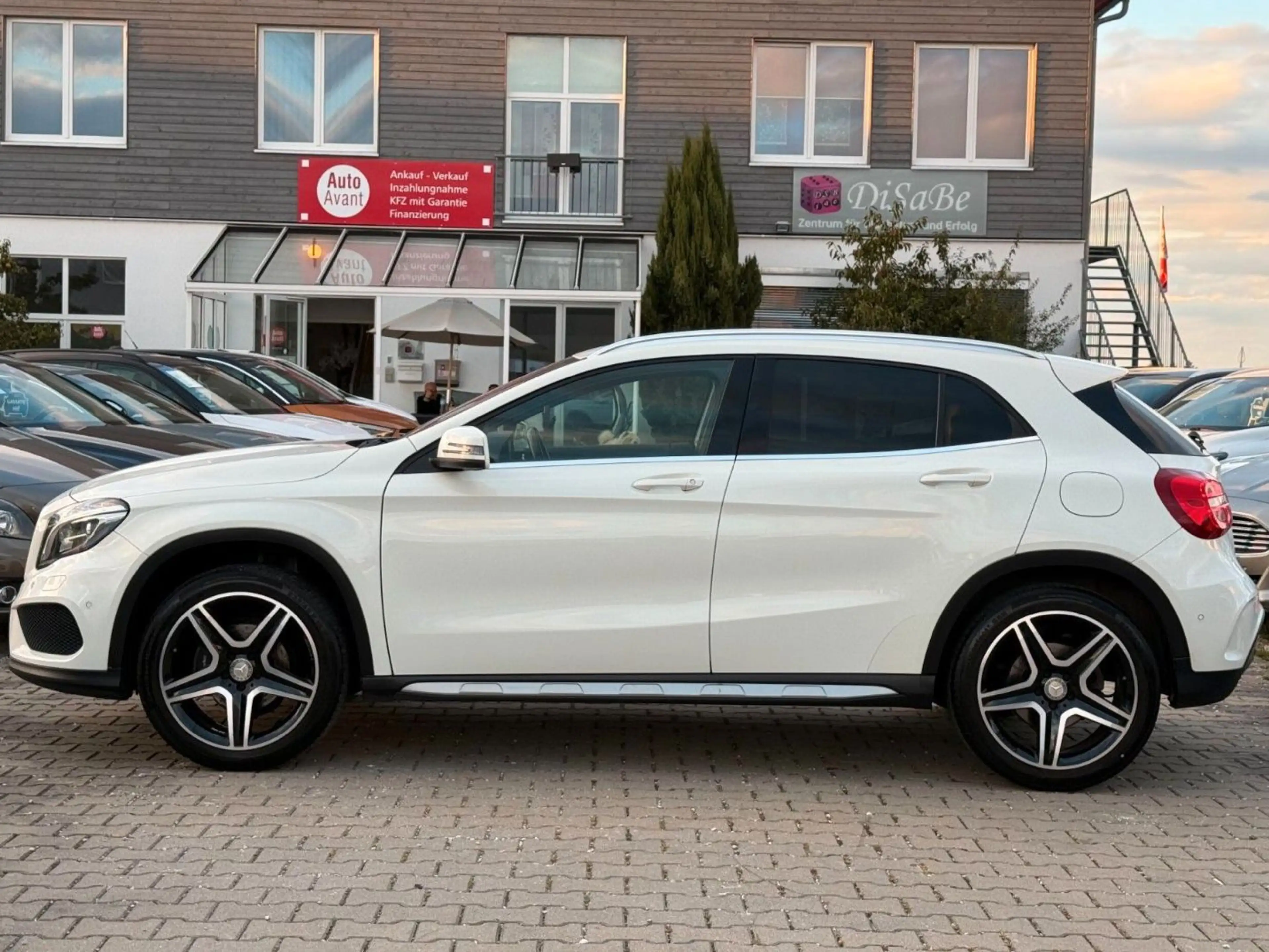 Mercedes-Benz GLA 200 AMG Line Style*8-FACH*BCM*MFL*SHZ*XENON* — photo 4