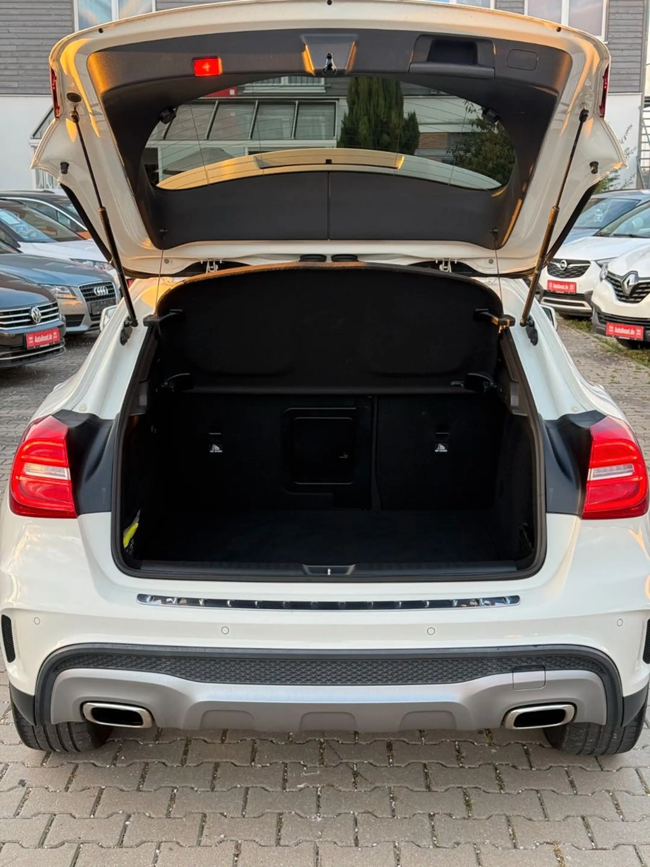 Mercedes-Benz GLA 200 AMG Line Style*8-FACH*BCM*MFL*SHZ*XENON* — photo 7