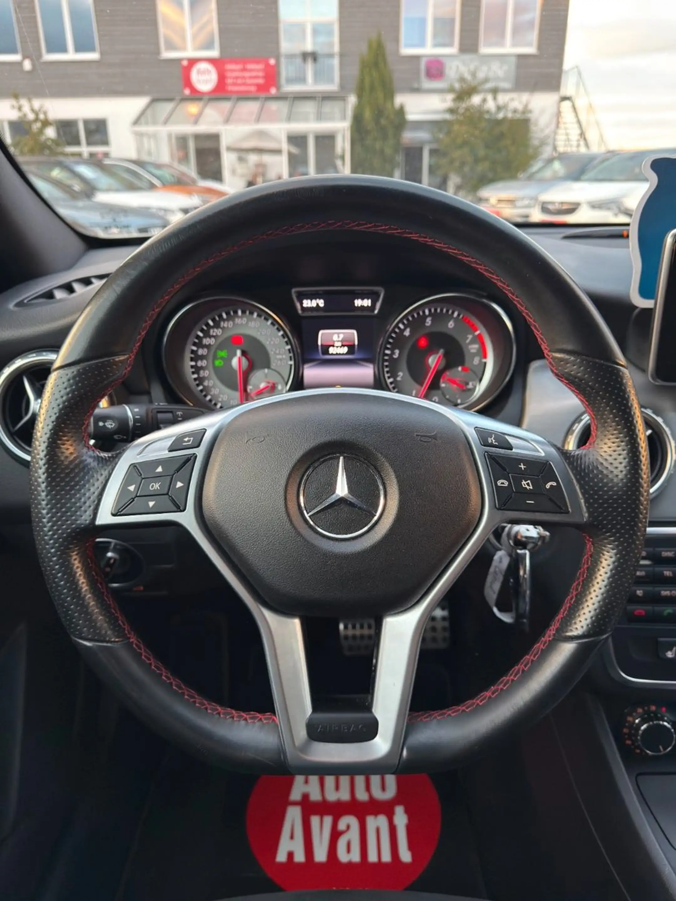 Mercedes-Benz GLA 200 AMG Line Style*8-FACH*BCM*MFL*SHZ*XENON* — photo 12