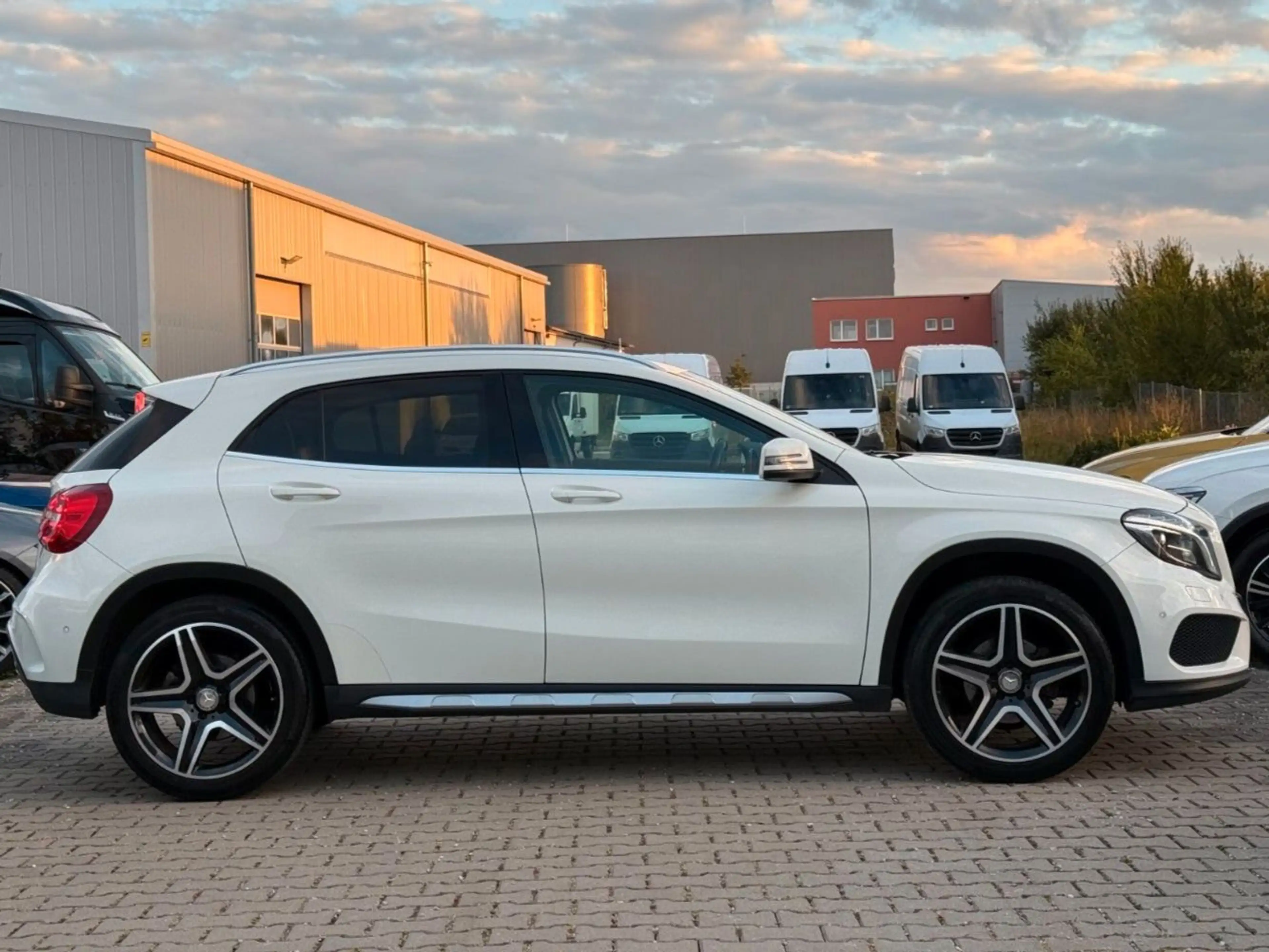 Mercedes-Benz GLA 200 AMG Line Style*8-FACH*BCM*MFL*SHZ*XENON* — photo 5