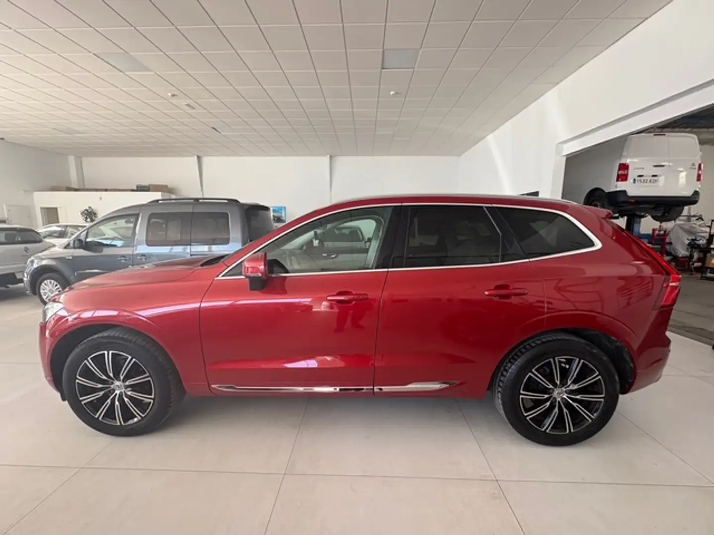 Volvo XC60 D4 Inscription Aut. Rojo - 1