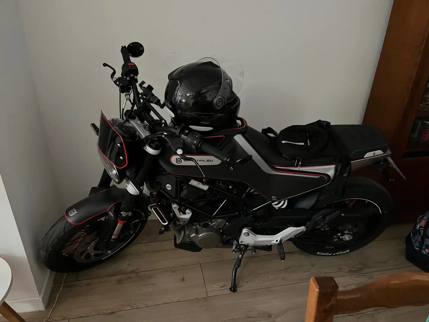 Husqvarna Svartpilen 125 Šedá - 2