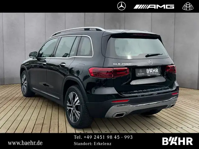 Mercedes-Benz GLB view 3