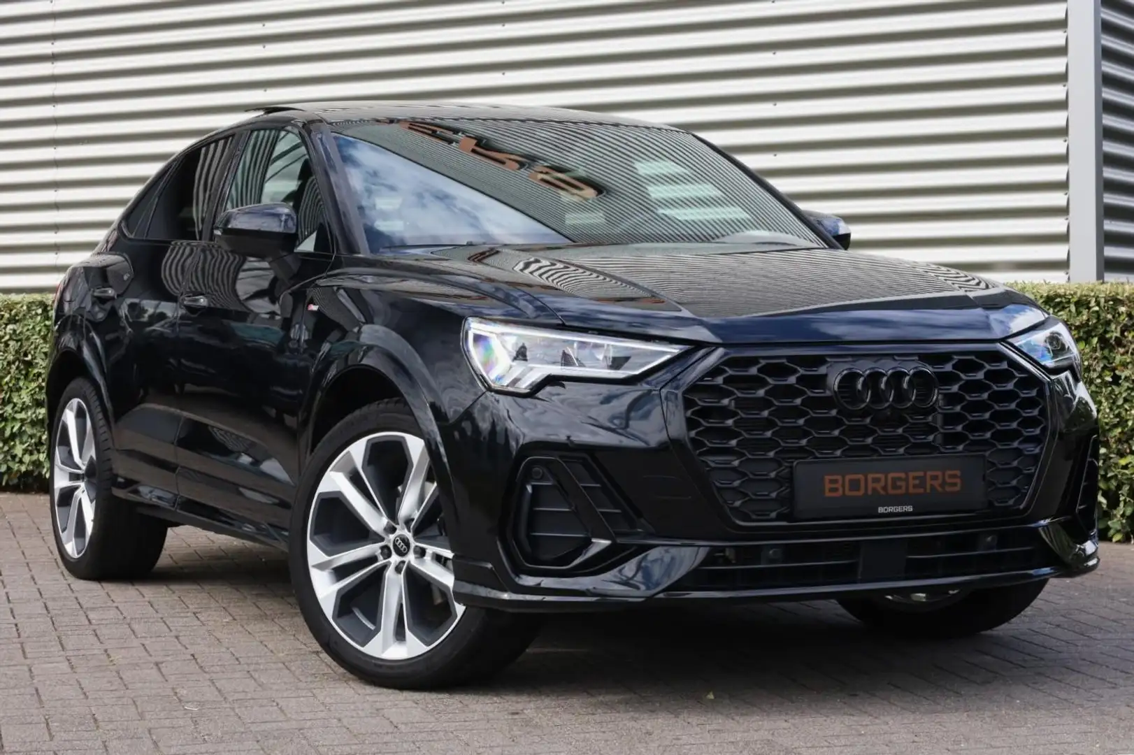 Audi Q3 Sportback 35 TFSI Pano l Trekhaak l Sonos l Standk Negro - 1