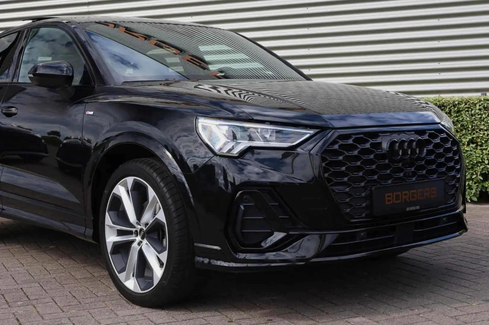 Audi Q3 Sportback 35 TFSI Pano l Trekhaak l Sonos l Standk Negro - 2