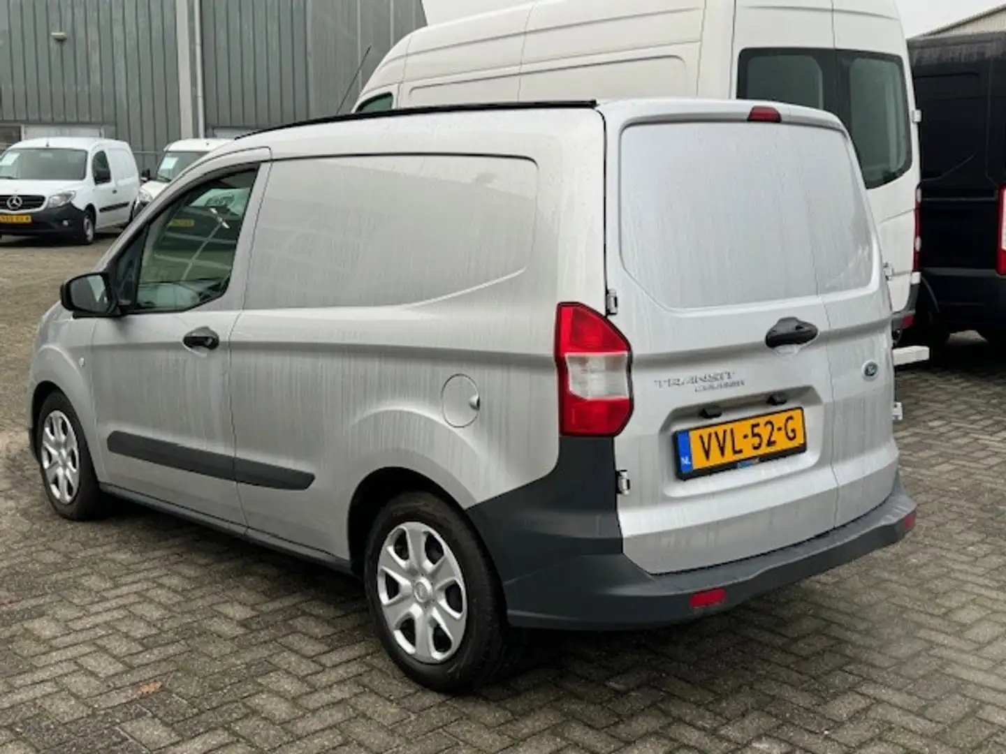 Ford Transit Courier 1.0 Trend 101 PK AIRCO I APPLE CAR PLAY I MISTLAMP Silber - 2