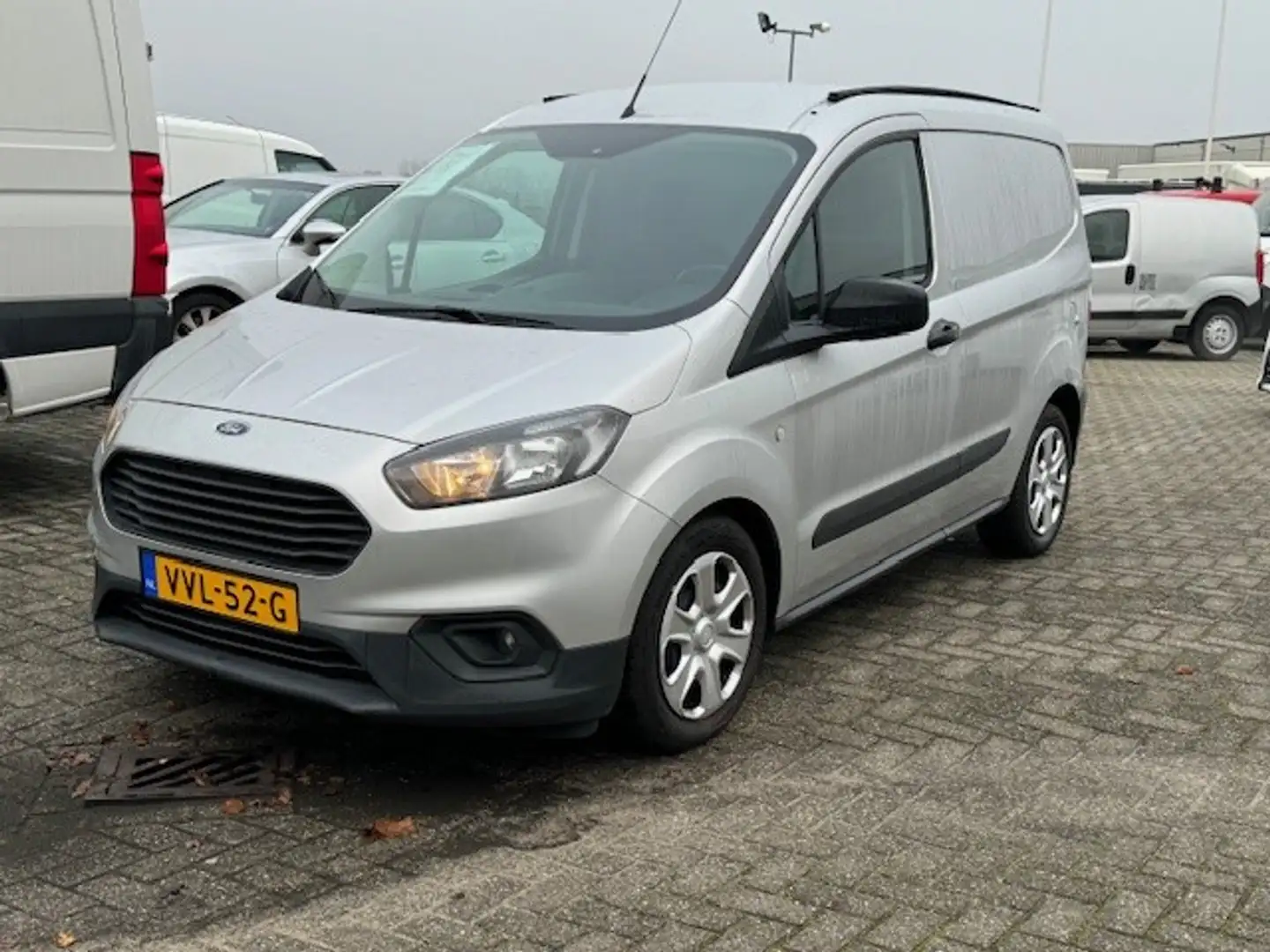 Ford Transit Courier 1.0 Trend 101 PK AIRCO I APPLE CAR PLAY I MISTLAMP Silber - 1