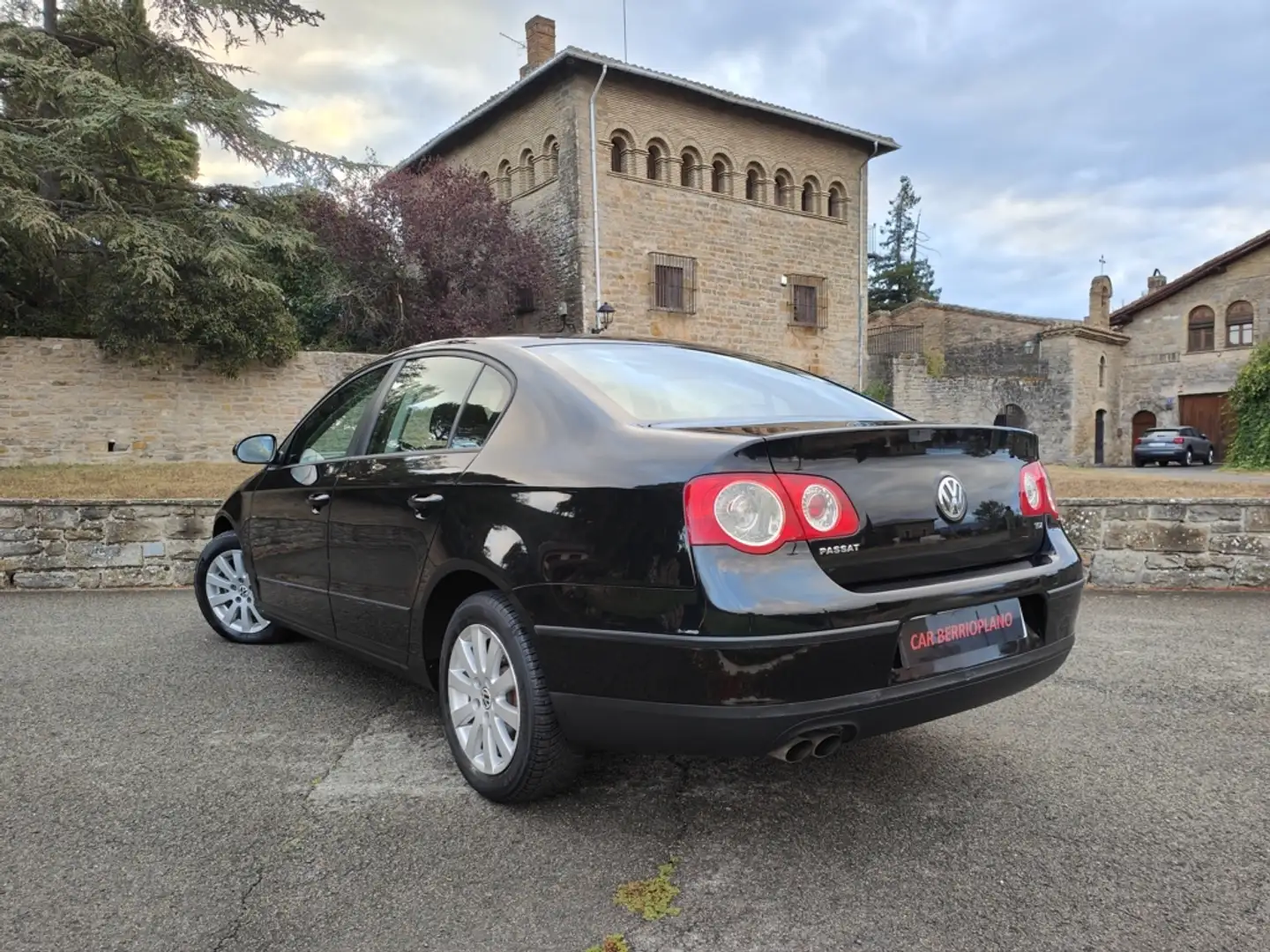 Volkswagen Passat 2.0TDI CR Edition Plus 110 Negro - 2