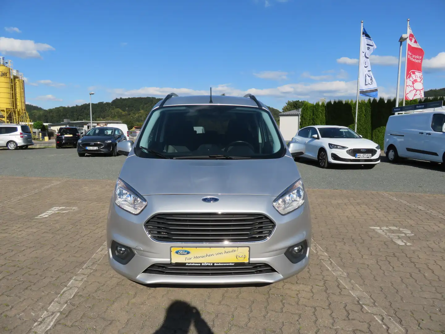 Ford Tourneo Courier Titanium *Kamera*Navi*Klimaautom.*WenigeKM* Silber - 2