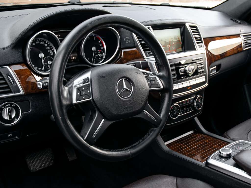 2016 Mercedes-Benz GL-Class GL550|AMG|7 PASS|HARMAN KARDON|ACC|COOLING SEATS|H — снимка 1