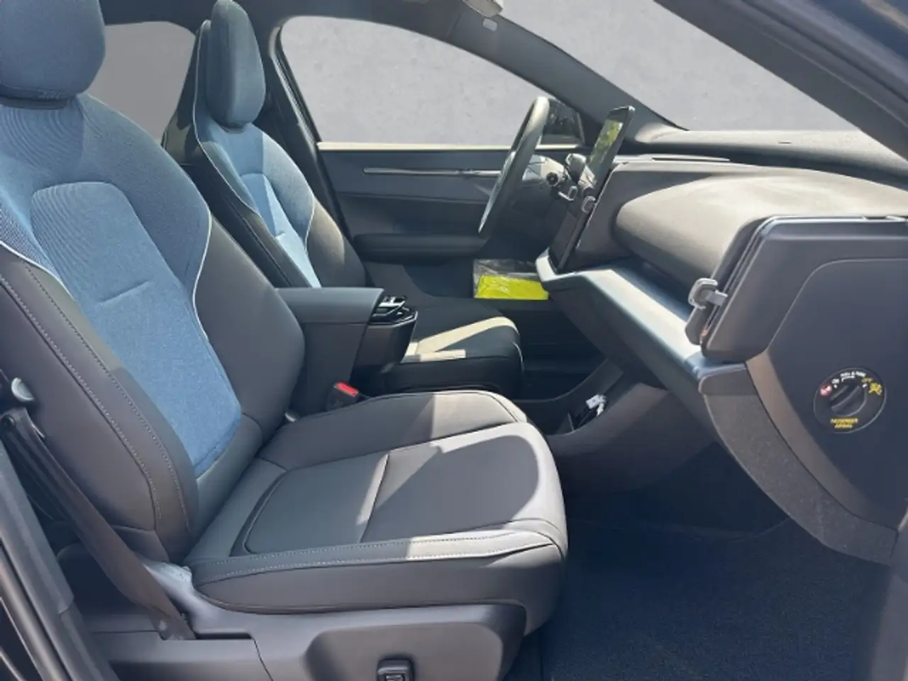 Volvo EX30 Cross Country Twin Motor AWD Ultra StandHZG Panora 3