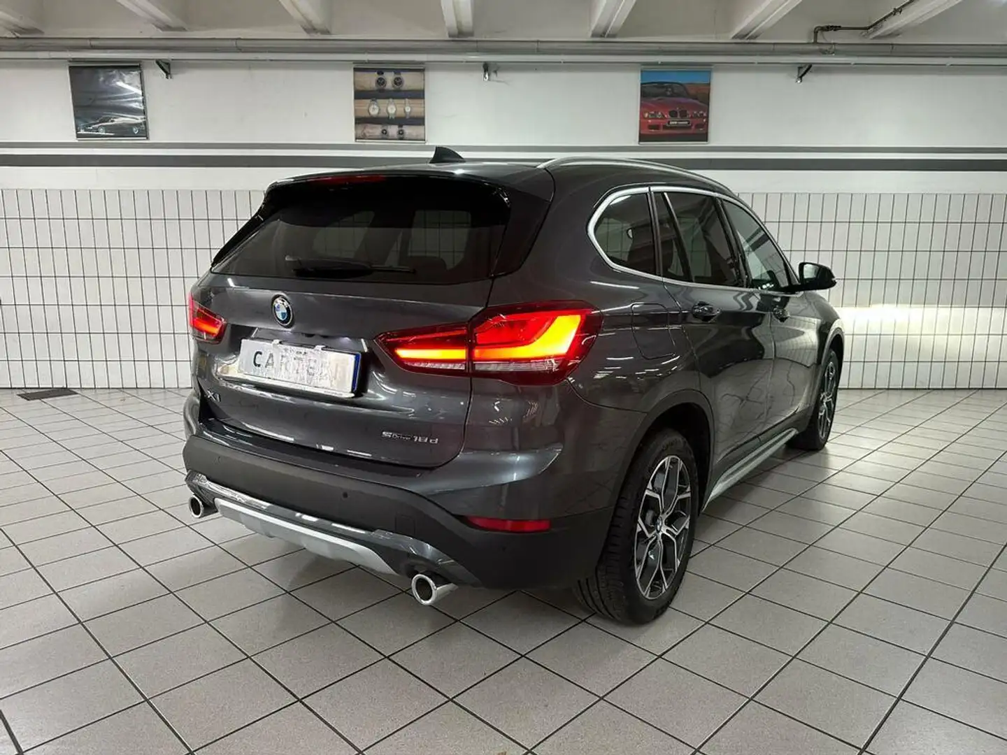 BMW X1 sdrive18d xLine Plus auto Gris - 2
