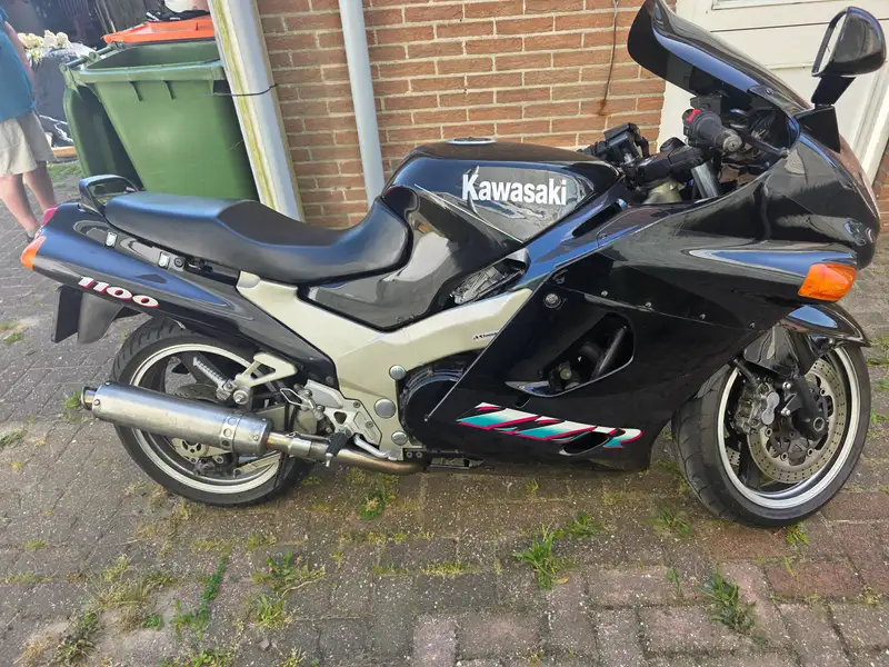 Kawasaki ZZR 1100 - foto 2