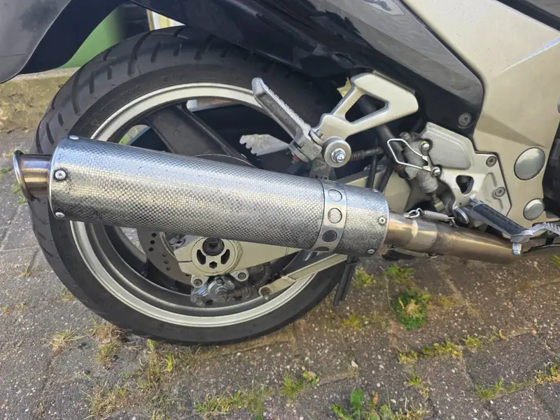 Kawasaki ZZR 1100 - foto 5