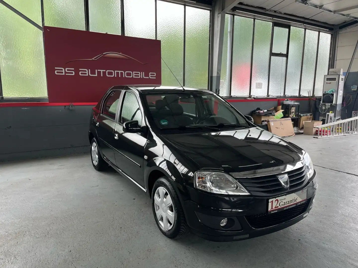 Dacia Logan Laureate Schwarz - 2