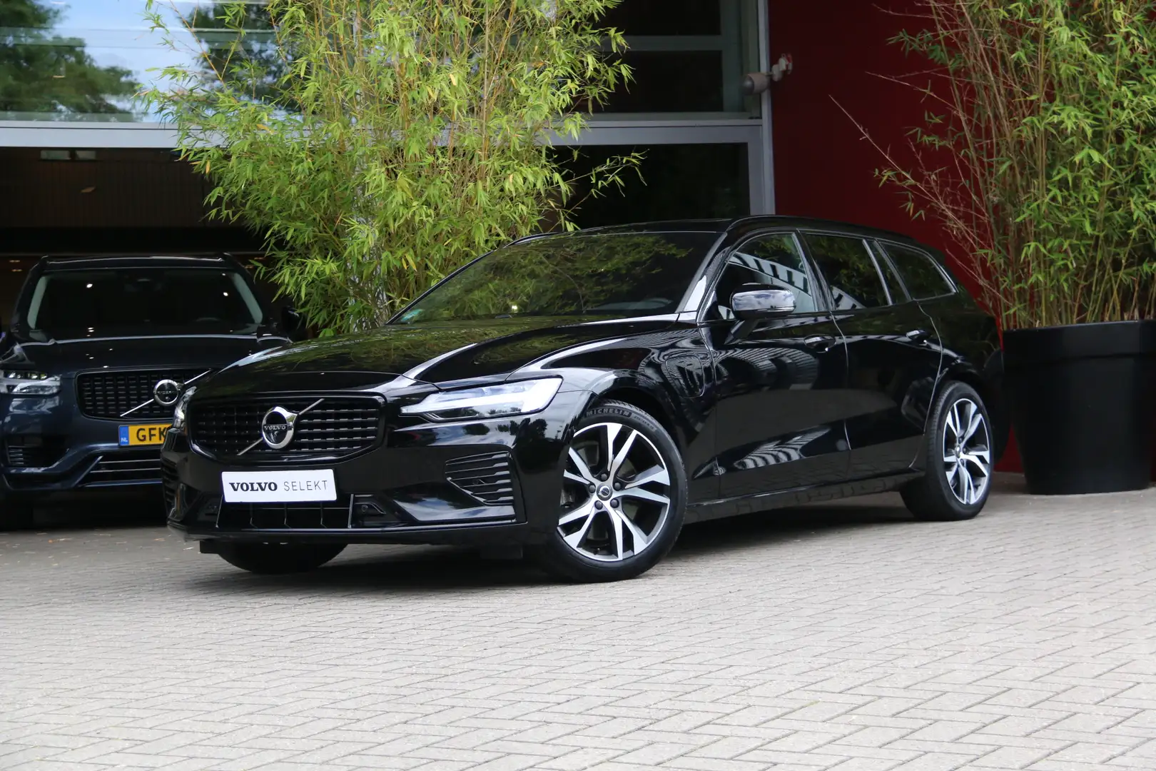 Volvo V60 2.0 T6 Recharge AWD R-Design | Trekhaak | 360 Came Zwart - 1